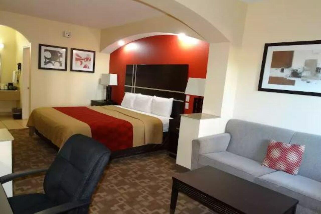 Regency Inn & Suites - Бейтаун Экстерьер фото