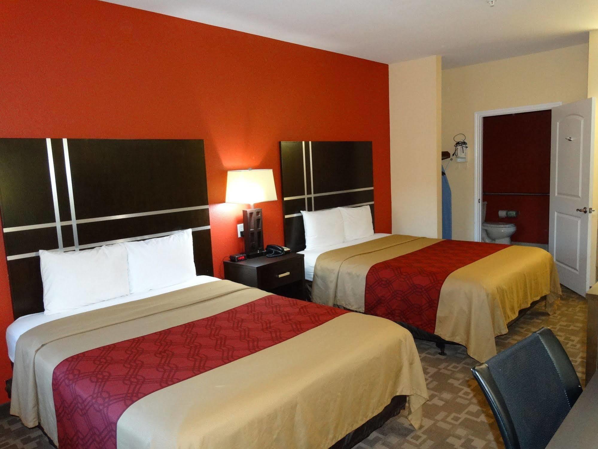 Regency Inn & Suites - Бейтаун Экстерьер фото