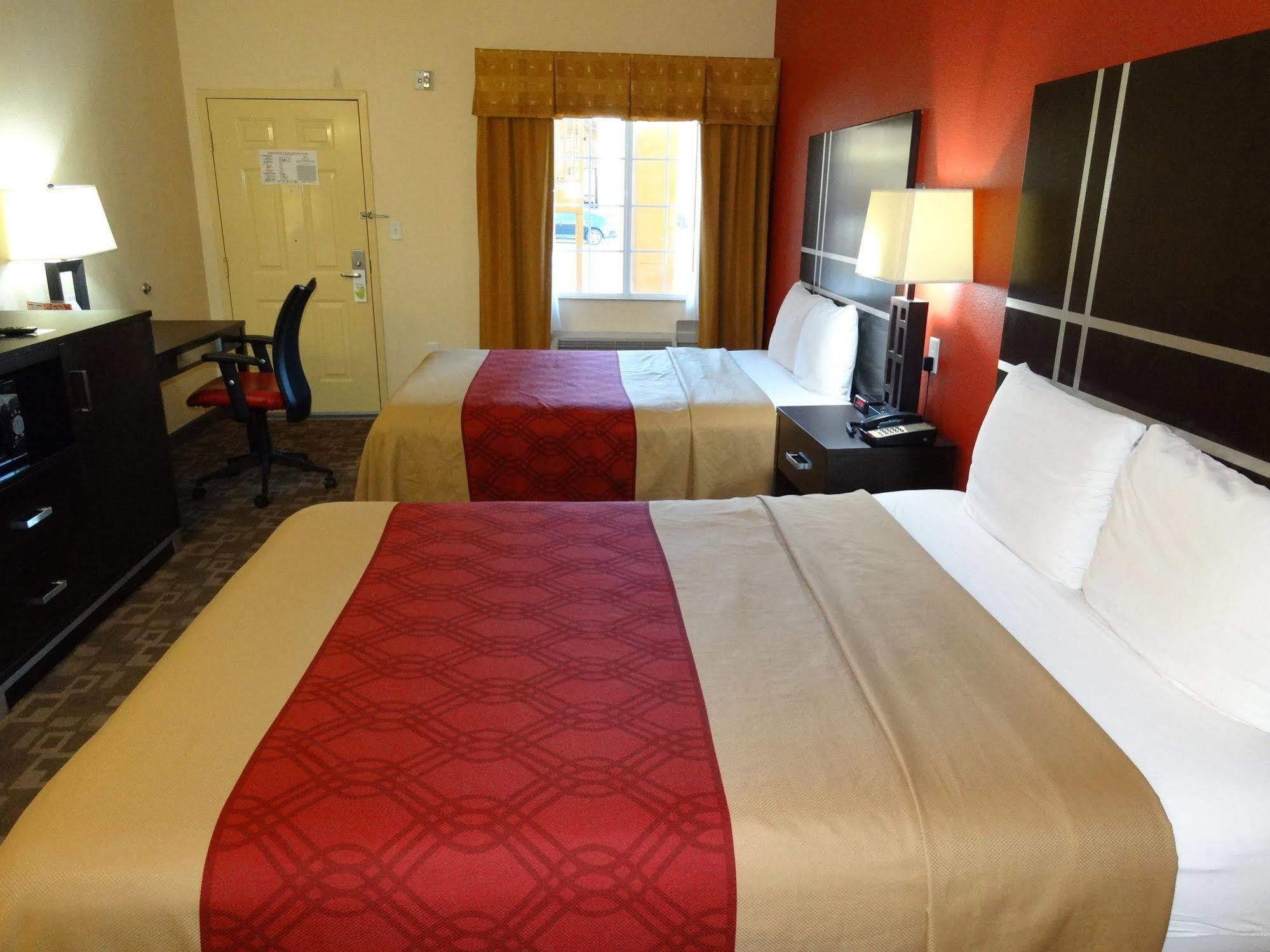 Regency Inn & Suites - Бейтаун Экстерьер фото