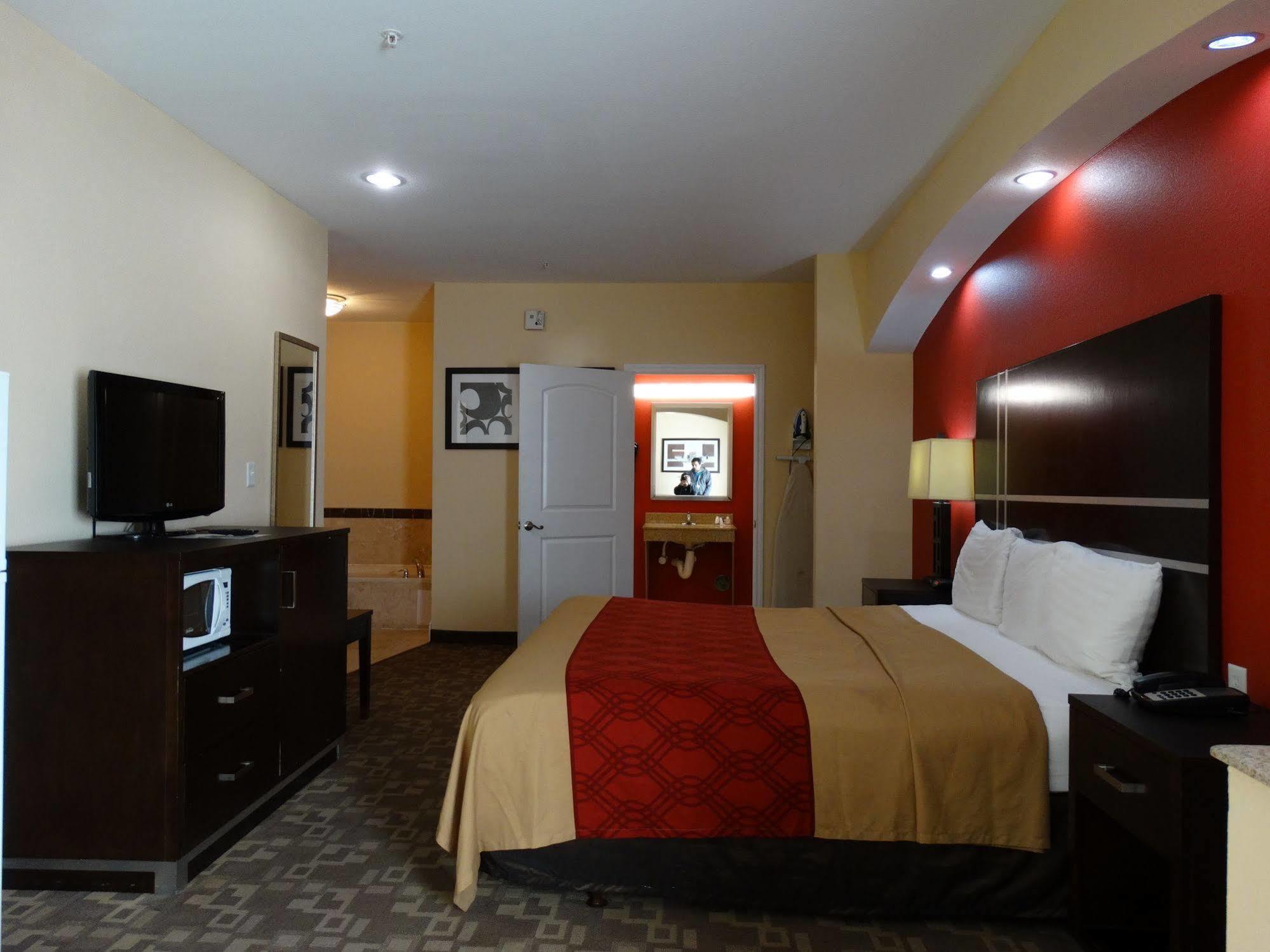 Regency Inn & Suites - Бейтаун Экстерьер фото