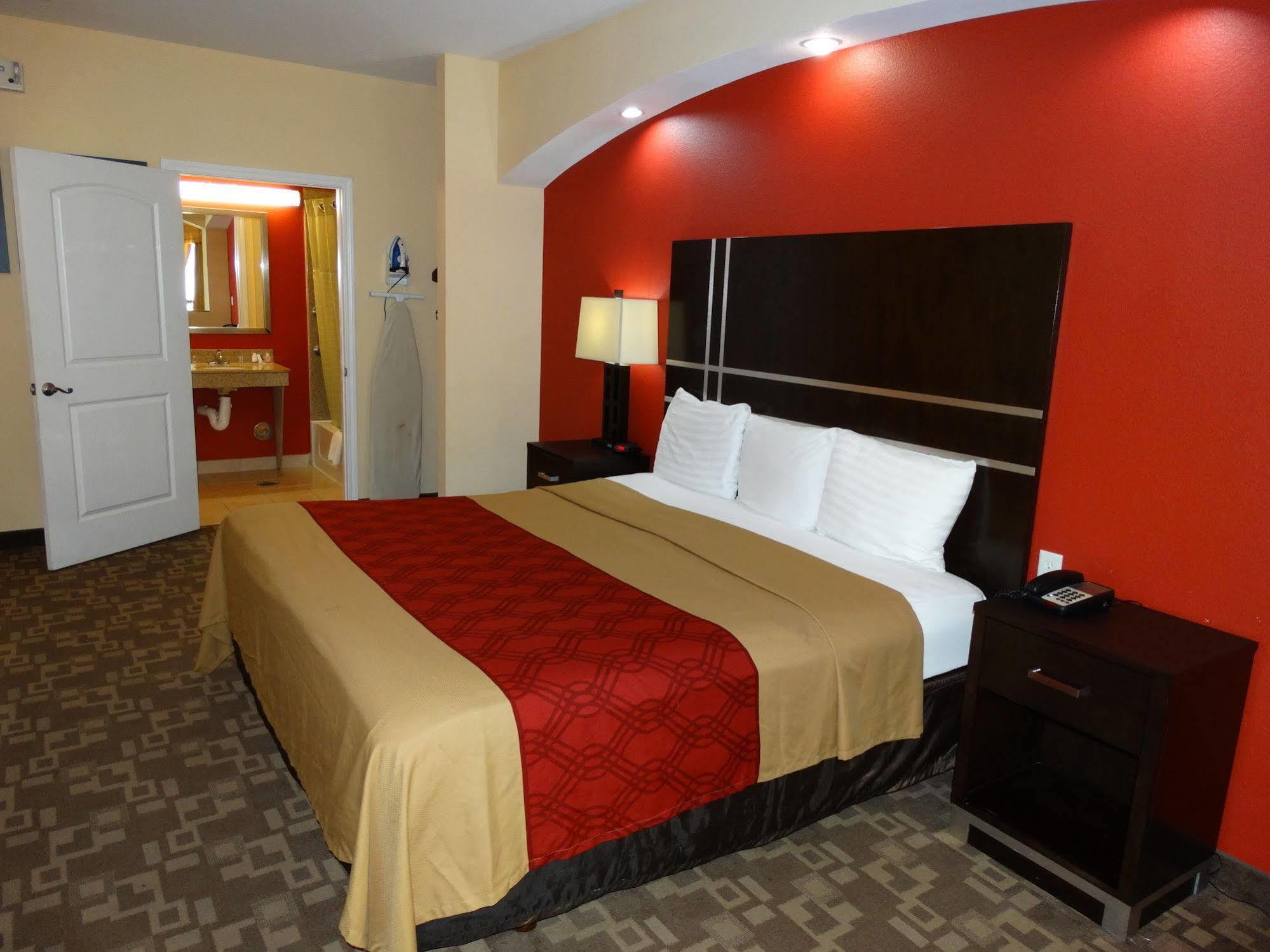 Regency Inn & Suites - Бейтаун Экстерьер фото