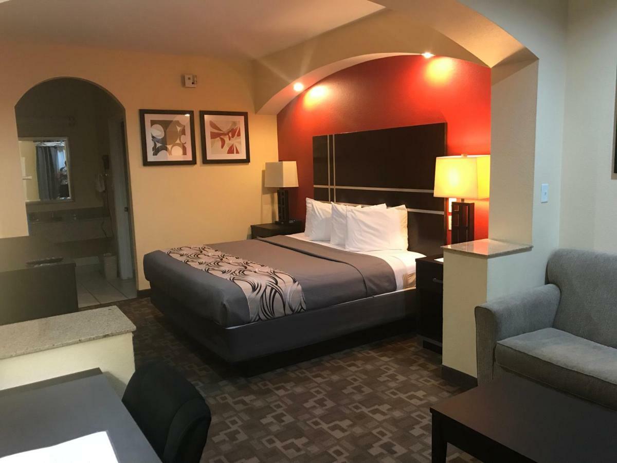 Regency Inn & Suites - Бейтаун Экстерьер фото