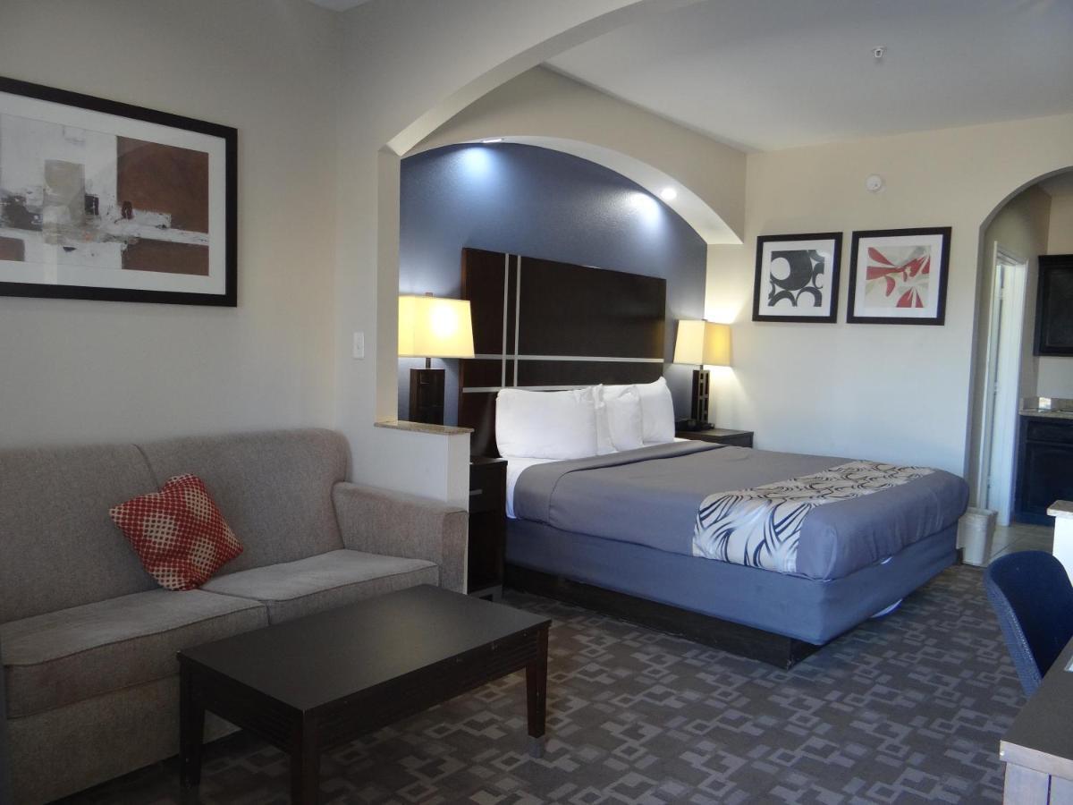 Regency Inn & Suites - Бейтаун Экстерьер фото