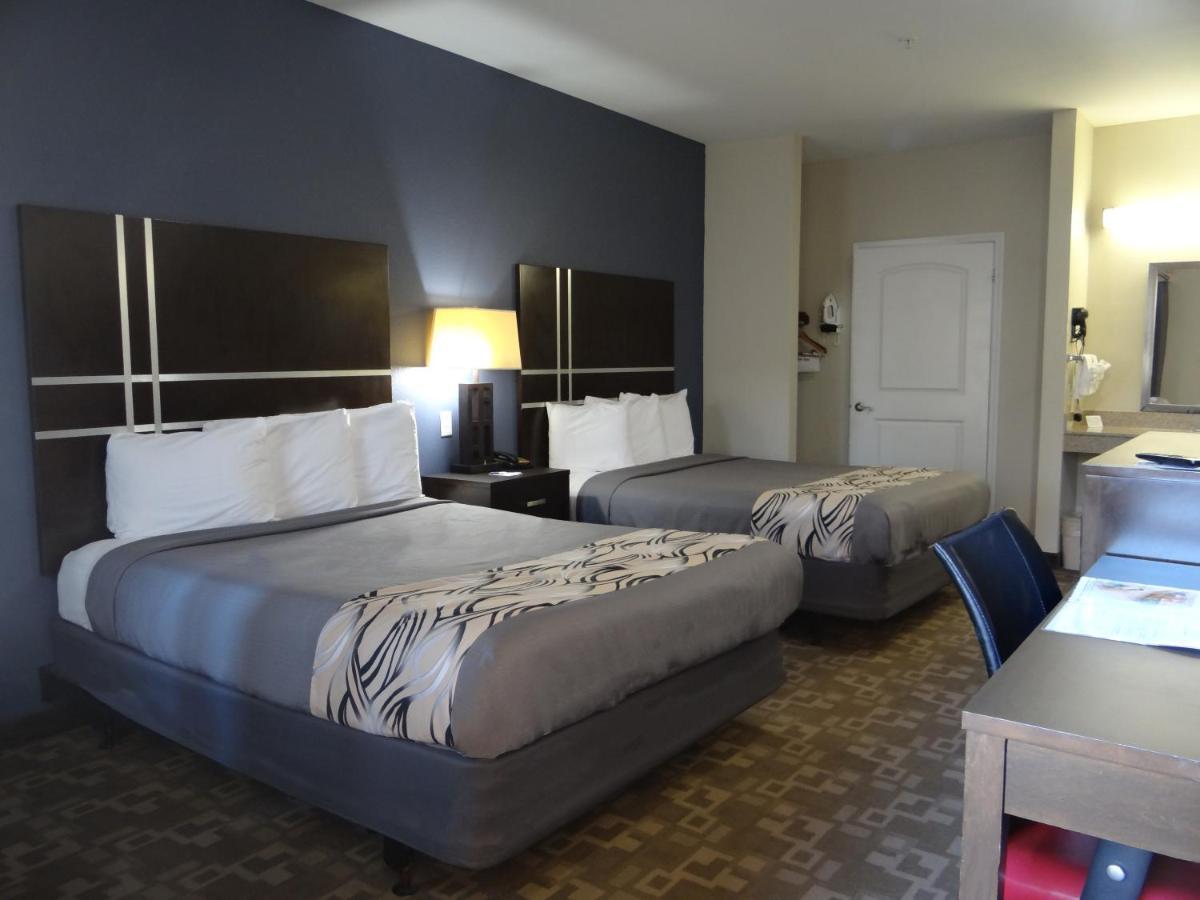 Regency Inn & Suites - Бейтаун Экстерьер фото